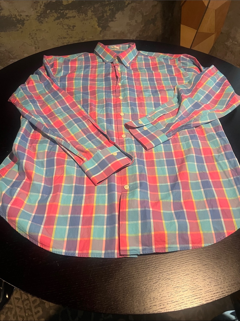 Peter Millar 100% cotton button down shirt. Men’s XL
